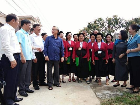 Text Box:  
Đ/c Trần Quốc Vượng- Ủy viên Bộ Chính trị, Thường trực Ban Bí thư về thăm vùng vải thiều Lục Ngạn 
tháng 6-2019
